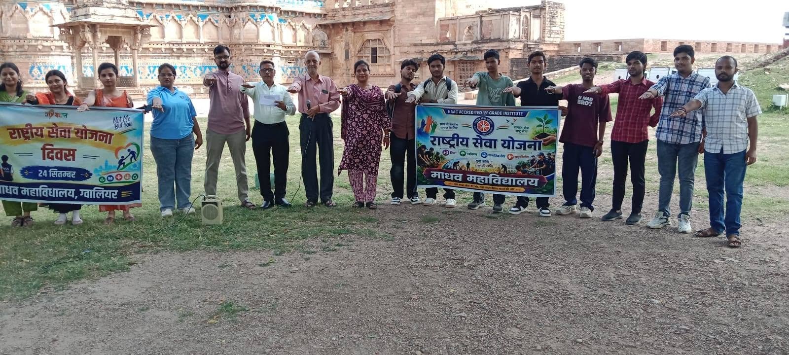ग्वालियर दुर्ग पर स्वच्छता के साथ  नशा मुक्ति का संदेश