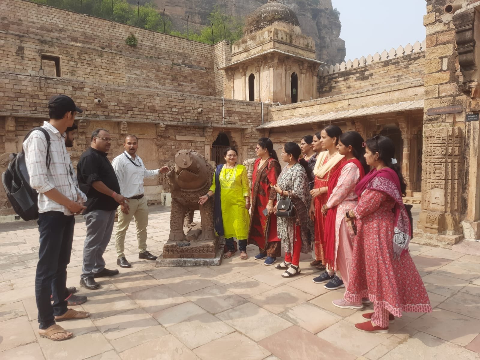 19 से 25 नवंबर 2024 तक विश्व धरोहर सप्ताह के अंतर्गत माधव महाविद्यालय के छात्रों ने किया गूजरी महल संग्रहालय का भ्रमण*