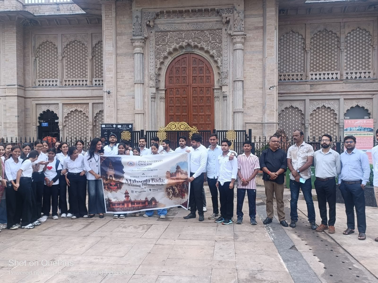 विश्व पर्यटन दिवस के उपलक्ष्य में  महाविद्यालय के स्नातकोत्तर इतिहास विभाग एवं जीवाजी विश्वविद्यालय के पर्यटन एवं यात्रा प्रबन्ध संस्थान के विद्यार्थियों ने महाराज बाड़ा पर संयुक्त रूप से हैरिटेज वॉक 