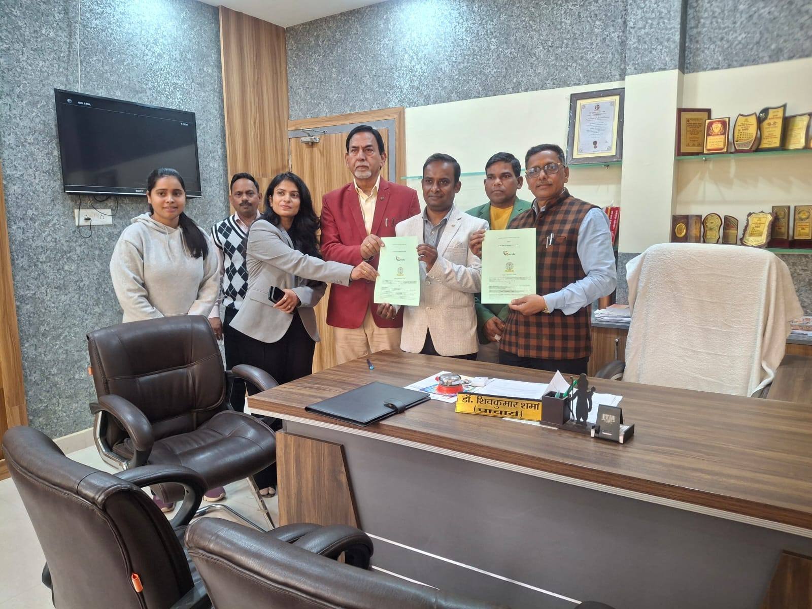 दिनांक को 22/01/2026 माधव महाविद्यालय और ग्वालियर स्मार्टसिटी इन्क्यूबेशन सेन्टर के बीच महाविद्यालय के शासीनिकाय अध्यक्ष प्रो.विजय गम्भीर की मध्यस्थता में एमओयू करार हुआ