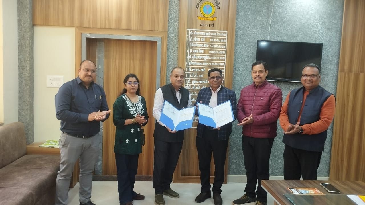 11.02.2026 को माधव महविद्यालय एवं संकल्प समाज सेवी संस्था ग्वालियर के मध्य  एम ओ यू साइन 